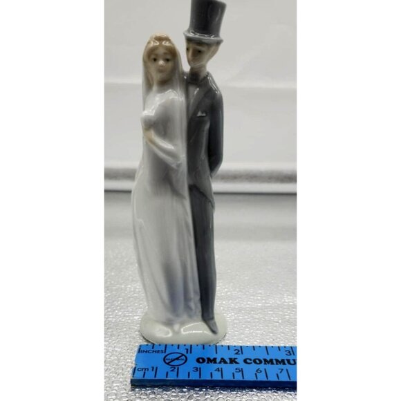 Lladró Porcelain Bride & Groom Wedding Figurine With Top Hat - Picture 7 of 8